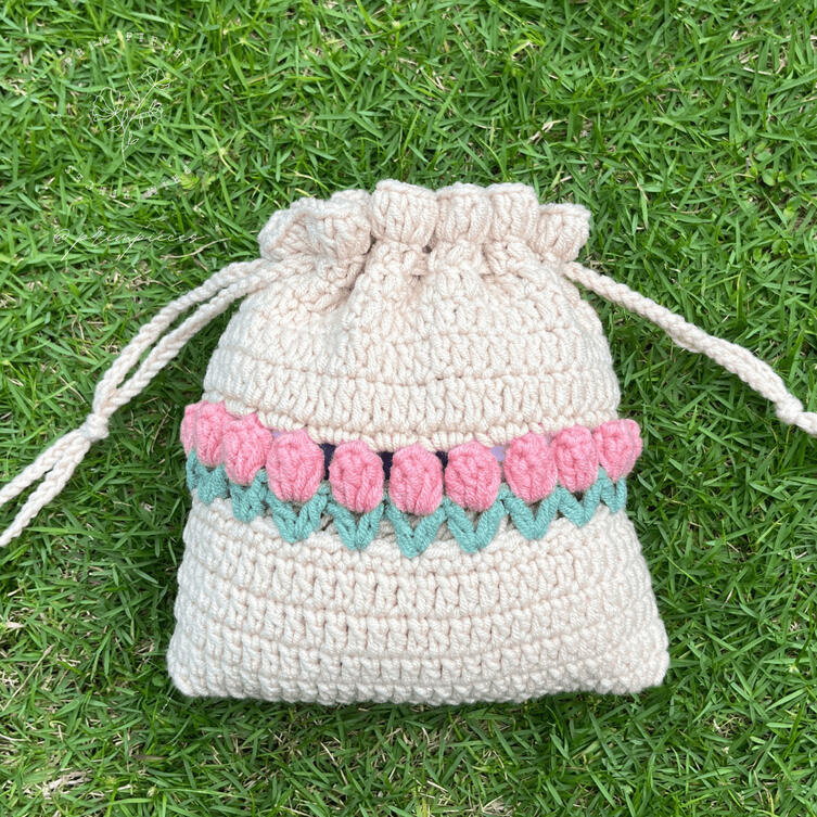 beige tulip pouch