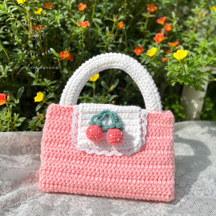 Scarlet's Picnic Bag